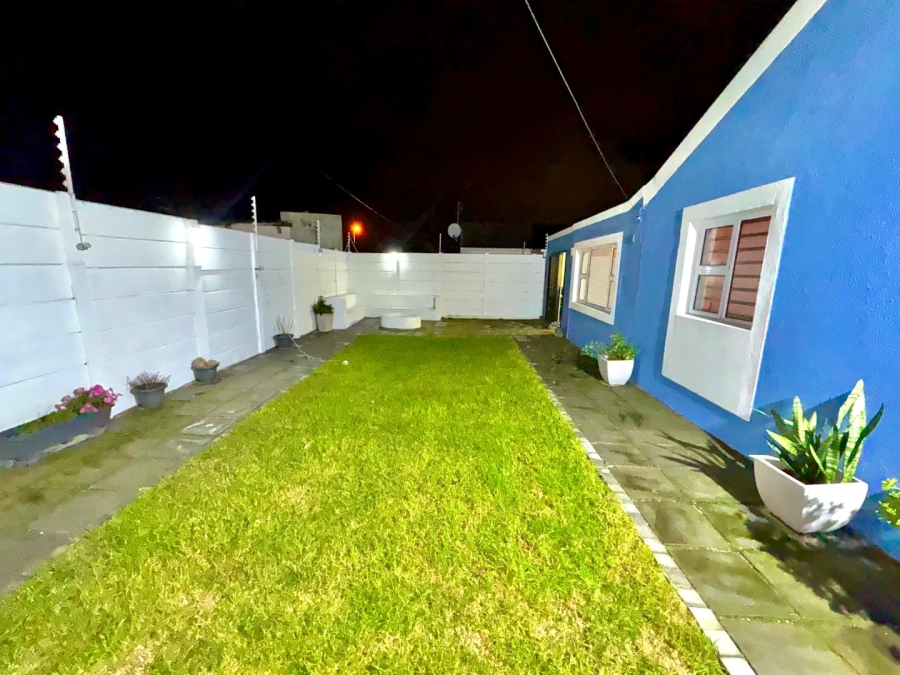 To Let 3 Bedroom Property for Rent in Wavecrest Western Cape